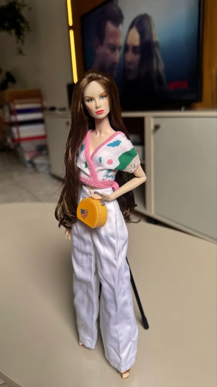 Boneca tipo Barbie articulada 