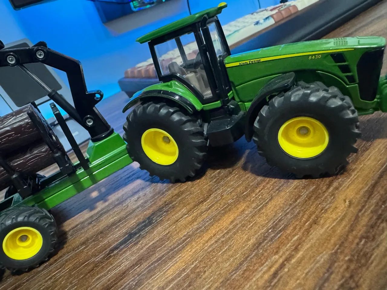 Miniatura John Deere Auto Carregavel 8430 1/64 - Foto 3