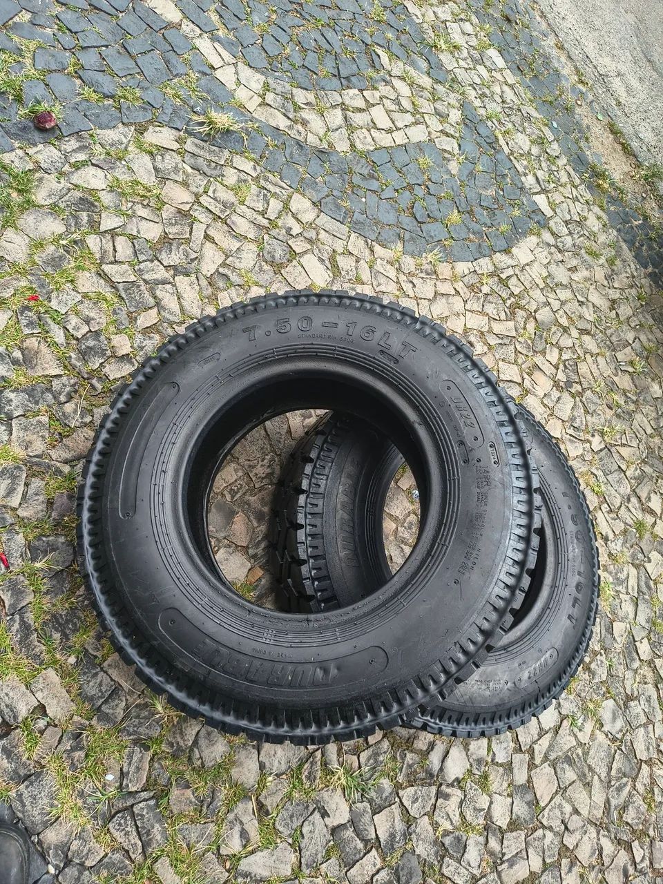 Pneus borracho 750x16