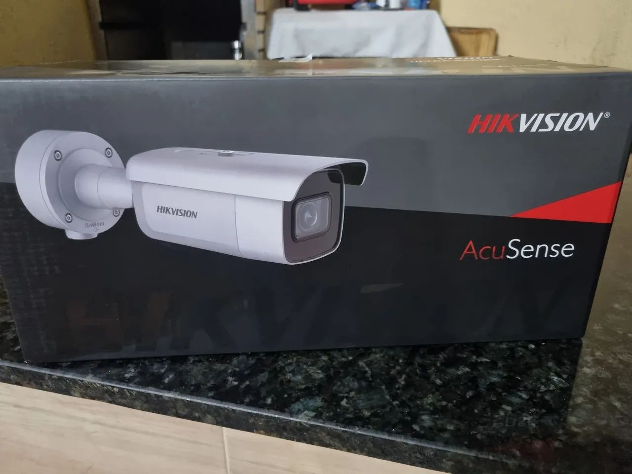 Câmera IP Hikvision DS-2CD3626G2T-IZS - 2MP AcuSense - Foto 2