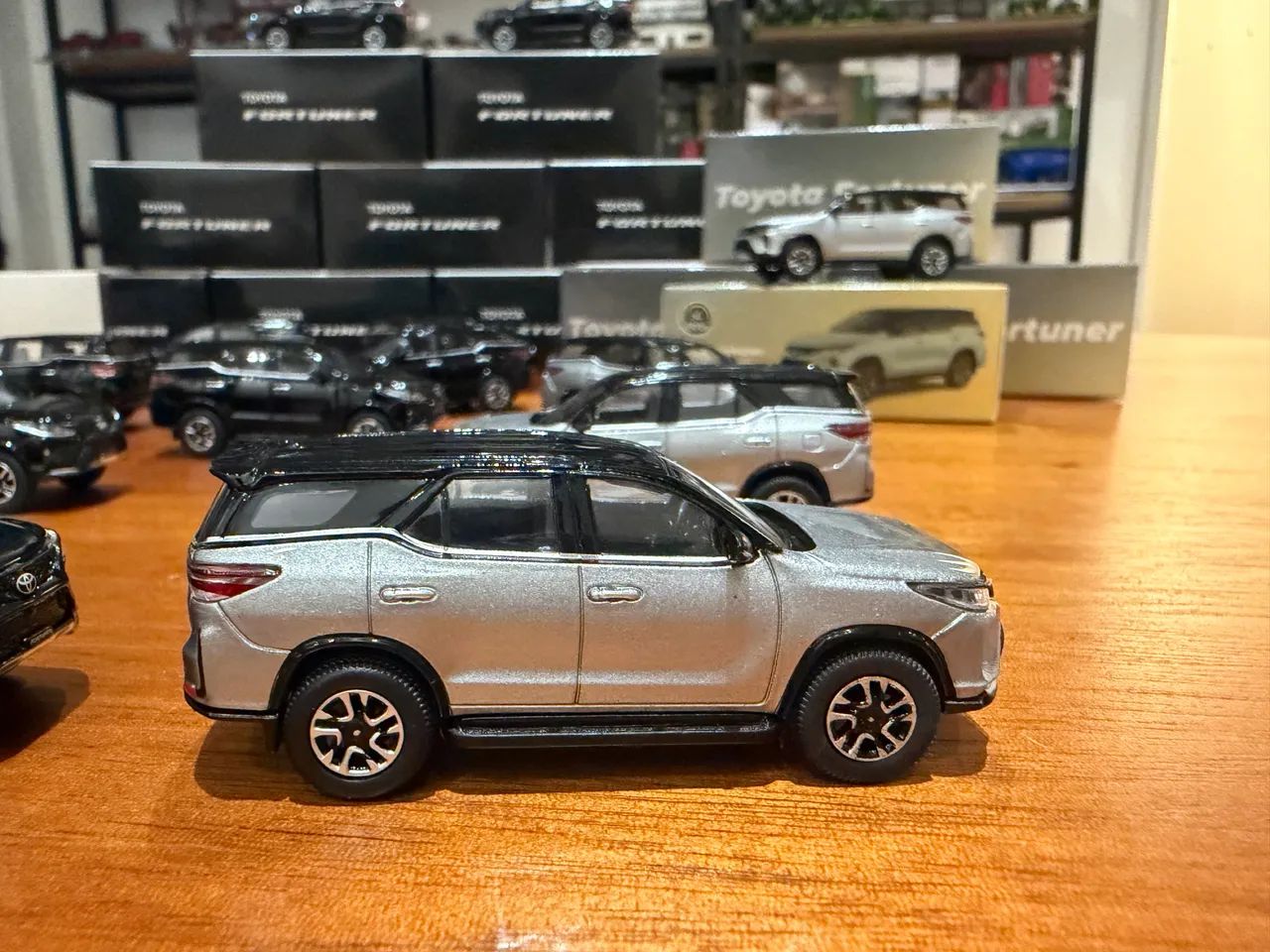 Miniatura Toyota Sw4 prata 1/64