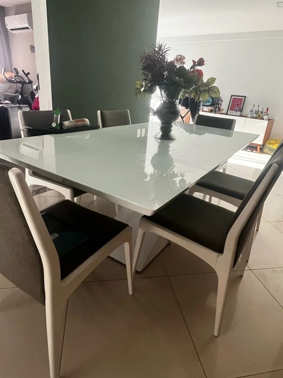 Mesa de jantar impecável