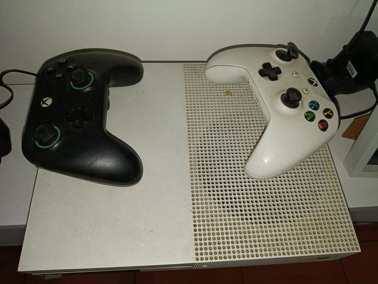 Xbox one 500 gb 2 controles  - Foto 3
