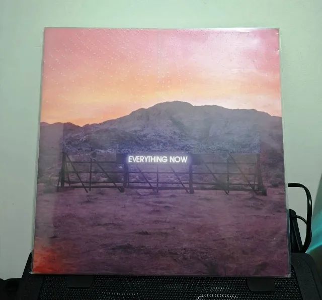 LP Disco de Vinil - Arcade Fire - Everything Now [COM LUVA]
