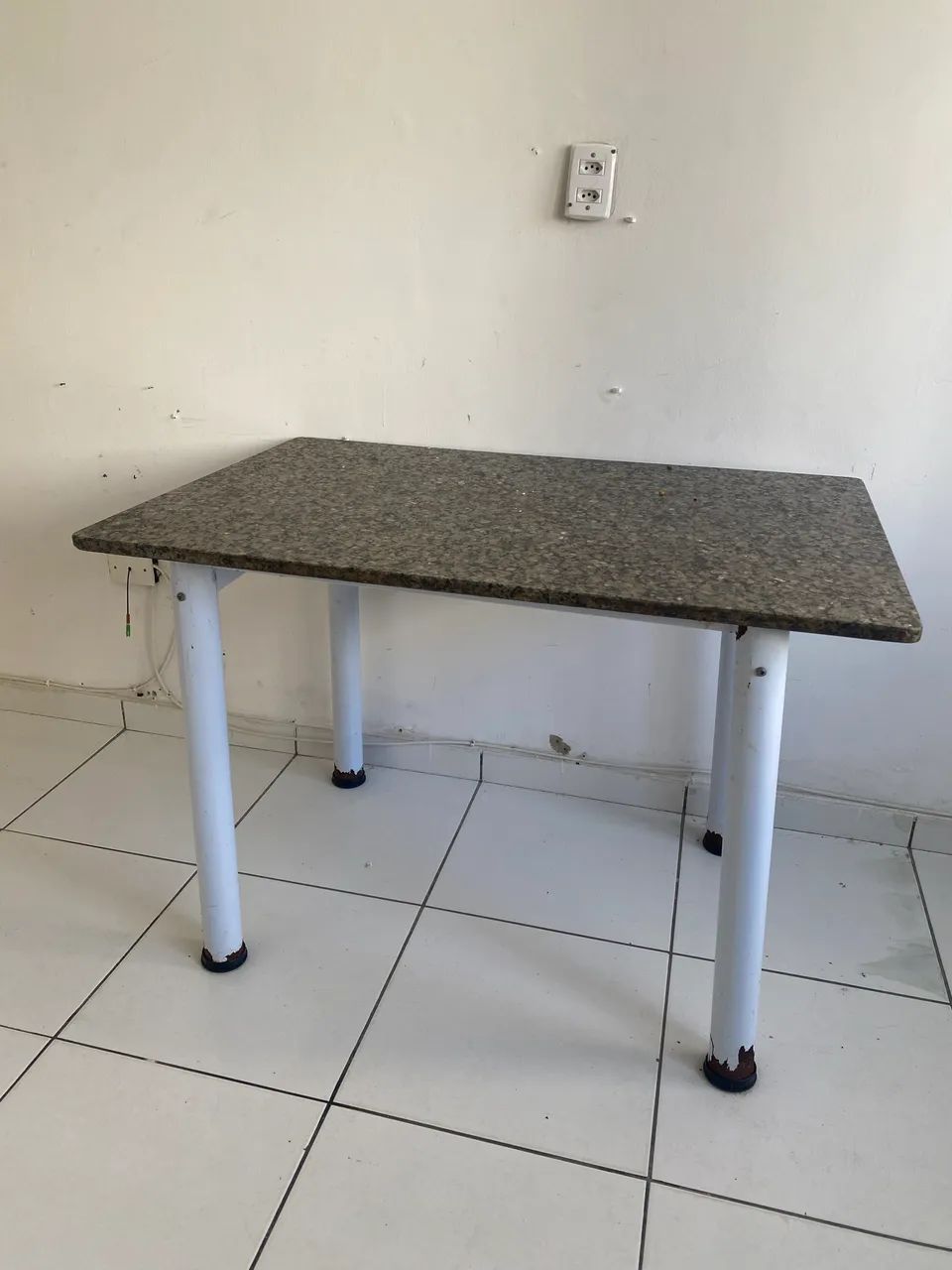 Mesa com base granito 