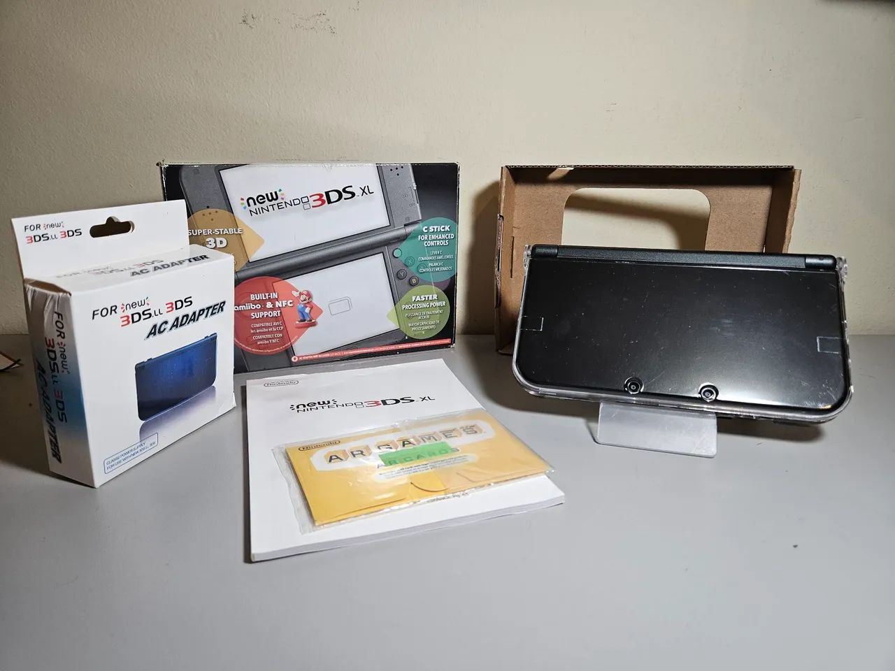 New Nintendo 3DS XL | Caixa com Serial | Com Pokemon Bank, Ultra Sun e Sun | Excelente