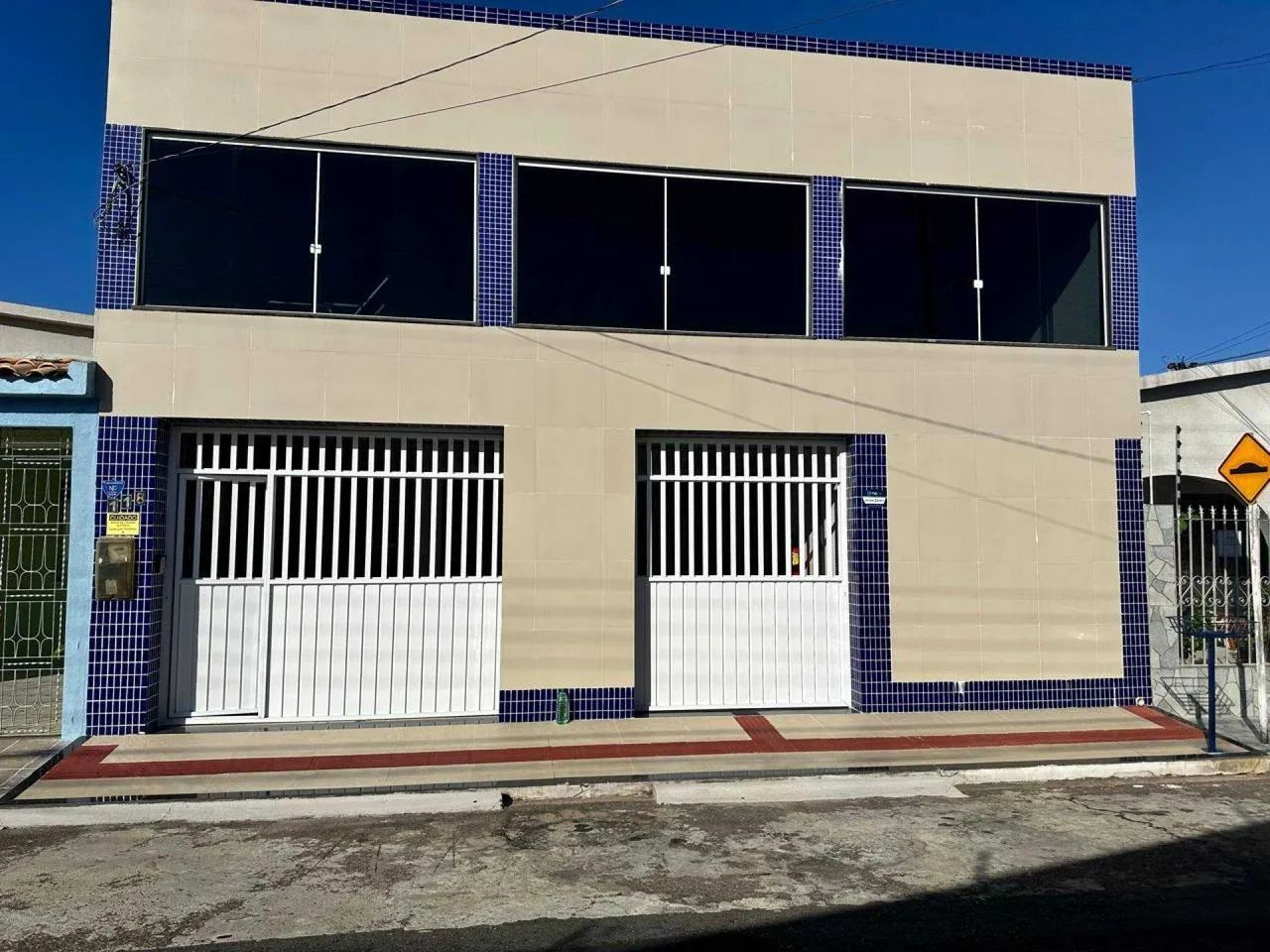 CASA DUPLEX COM ÁREA COMERCIAL NO LUZIA [54084]