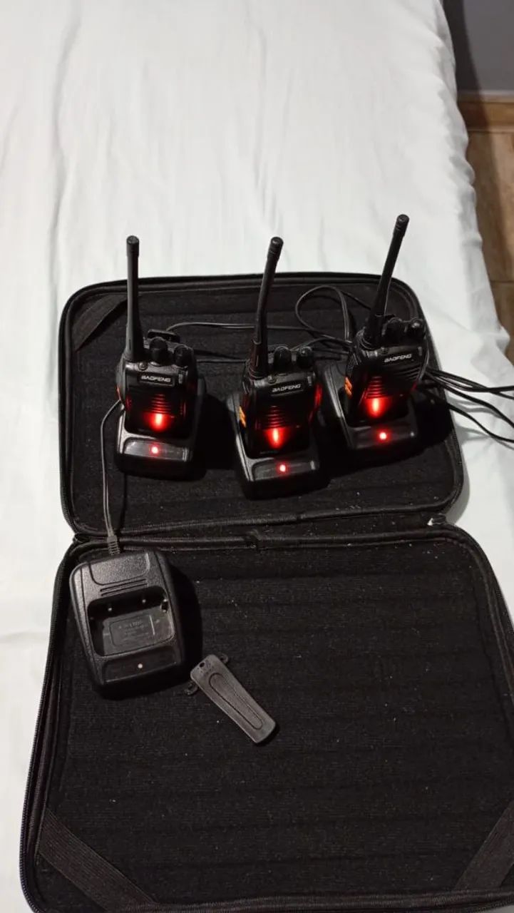 Rádios comunicador HT-3 unidades c/carregador <br>