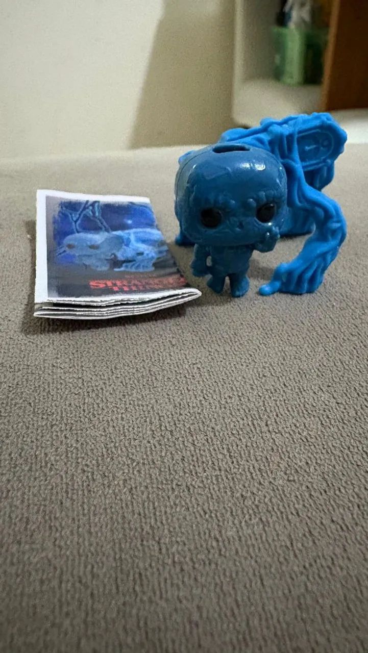 Suporte para celular do Vecna (Stranger Things Oficial kinder)