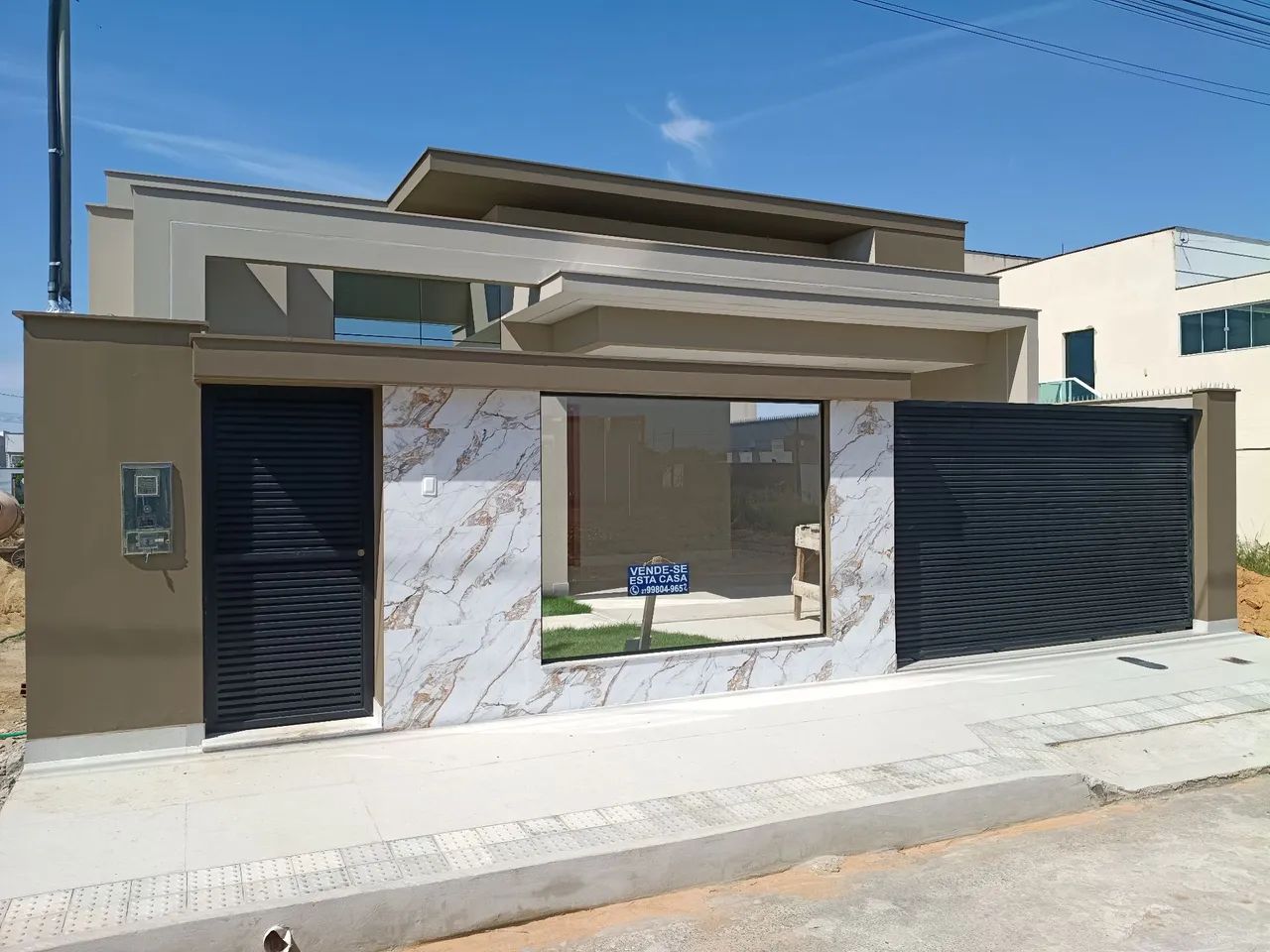 Vende-se casa! 