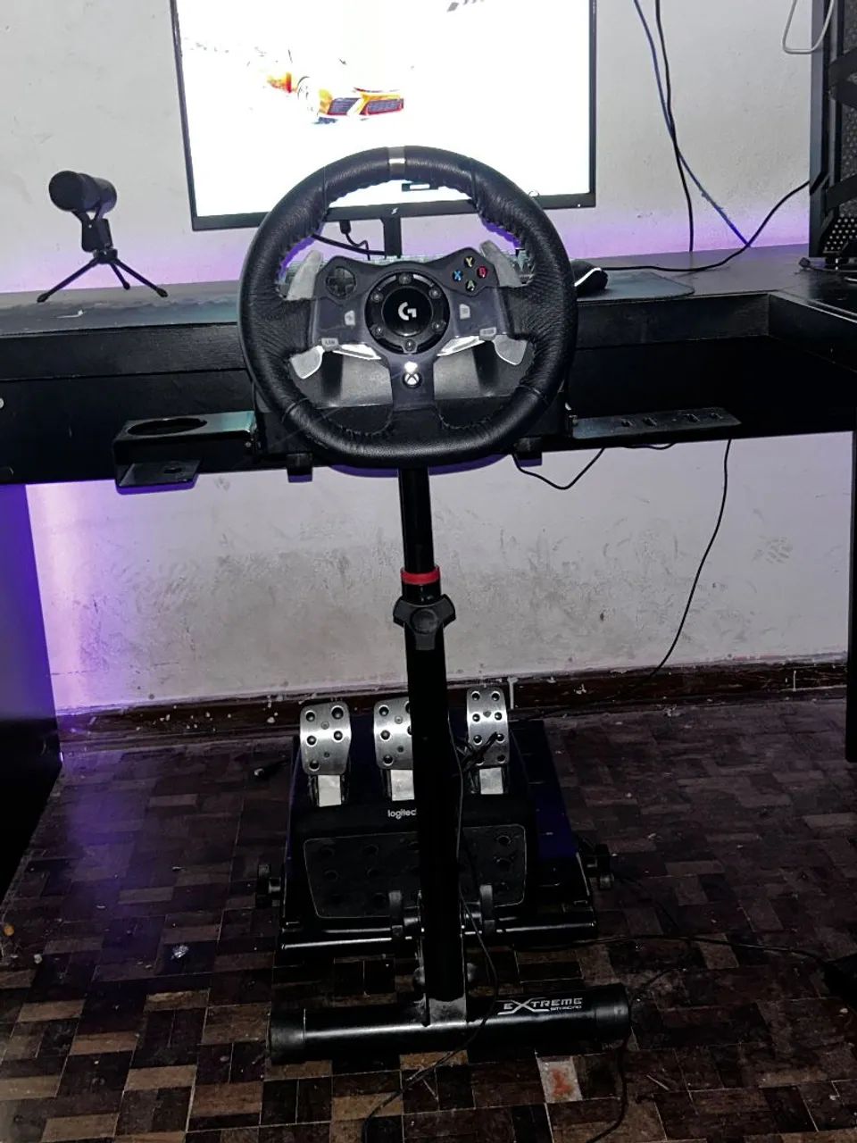 Volante Gamer Logitech G920 com Cockpit