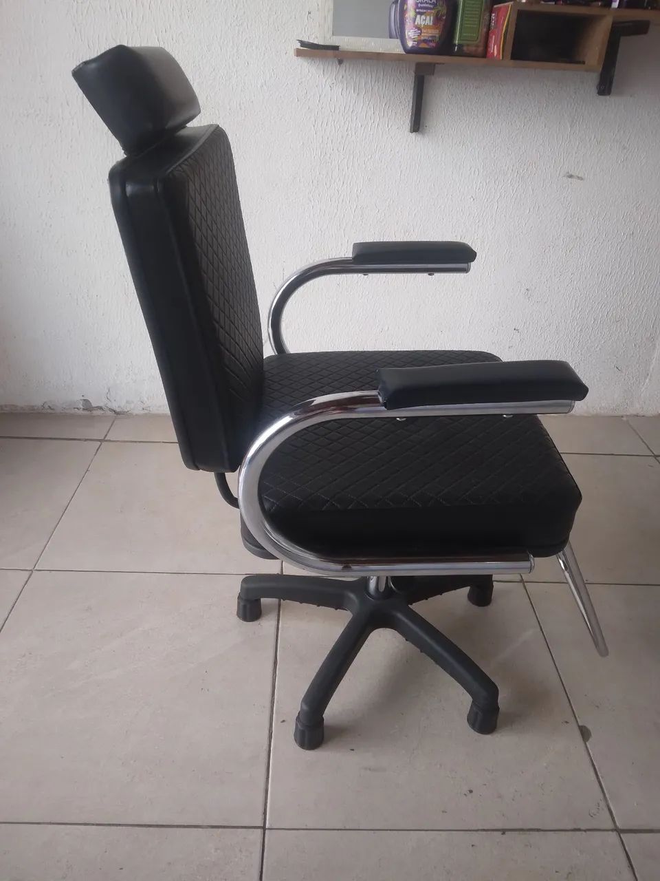 Cadeira para barbeiro nova  - Foto 2