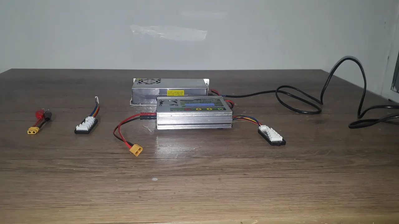 Carregador  inteligente  turnigy  Max 200 watts  - Foto 2