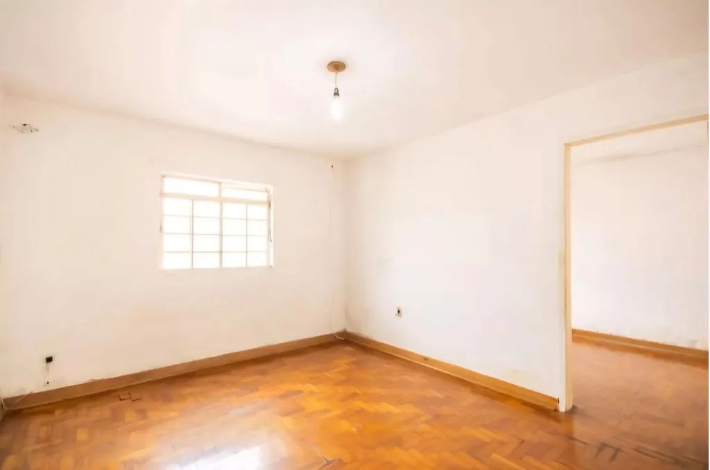TERRENO com CASA À VENDA COM 294M², 1 DORMITÓRIO E 2 VAGAS - Foto 2