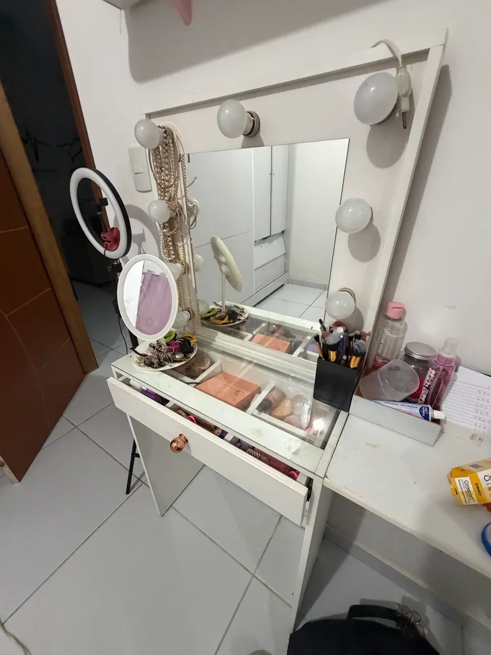 Penteadeira Camarim com Espelho e LED - R$ 280