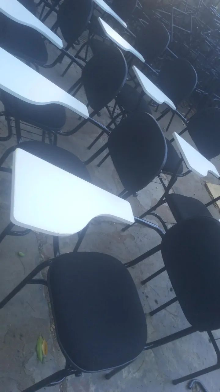 Cadeira escolar almofadada com braço em mdf  - Foto 2