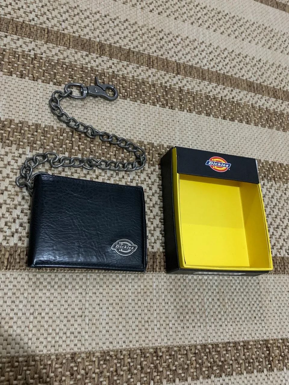 Carteira Dickies com corrente