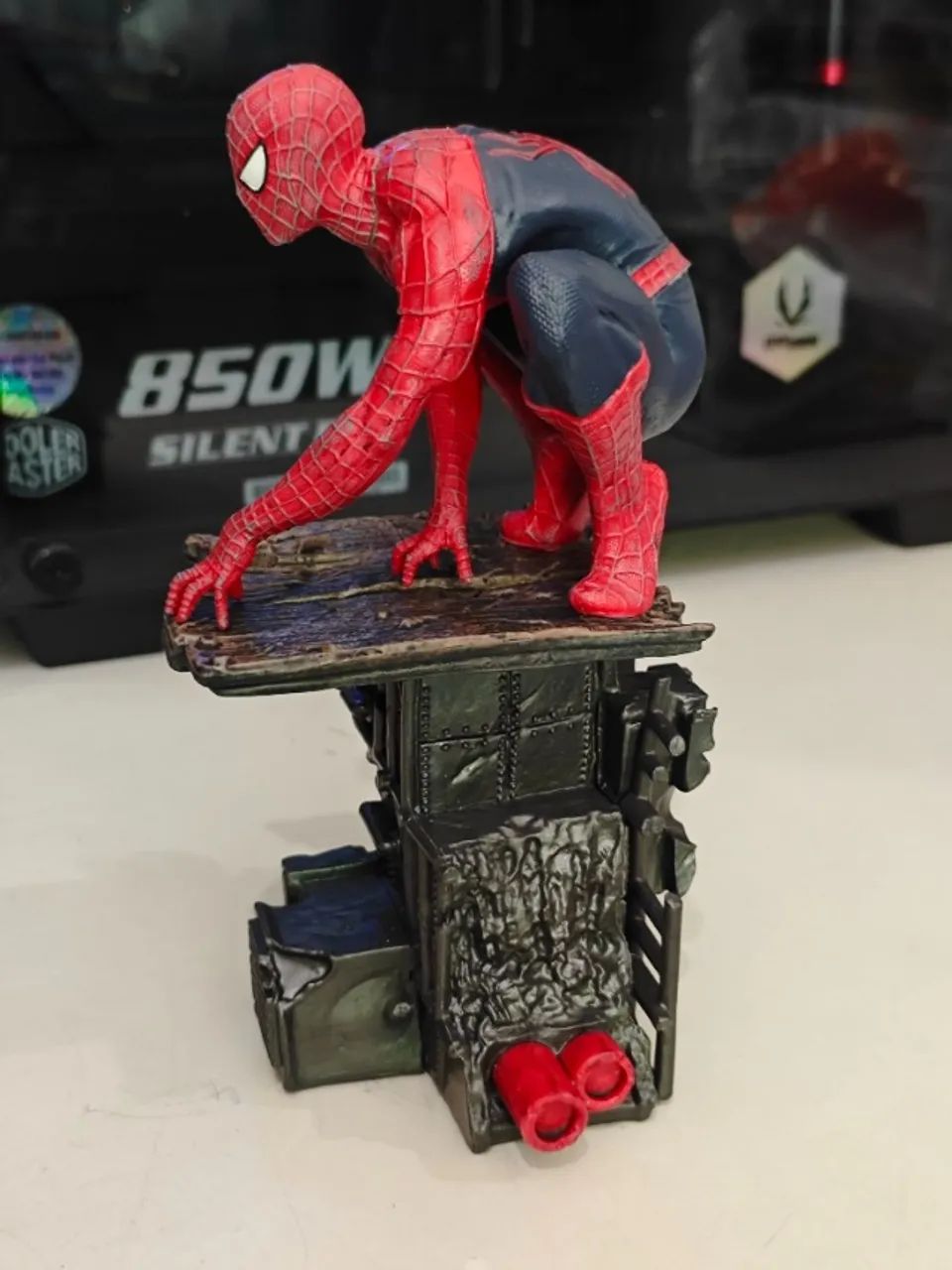 Estátua Homem aranha 17cm - nova com caixa - Foto 5
