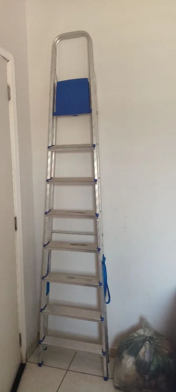 Vendo uma escada de alumínio nova  - Foto 2