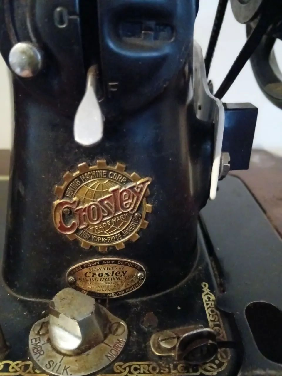 Máquina de costura antiga. - Foto 6