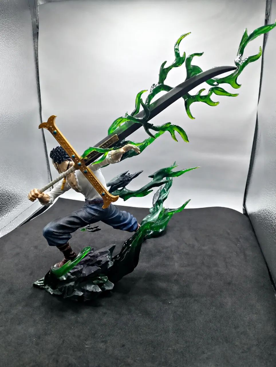 Dracule Mihawk 35cm - One Piece Figure Colecionável - Foto 4