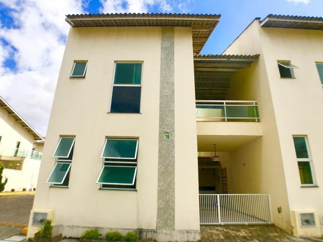 Casa duplex em condomínio fechado com 3 quartos, sendo 1 suíte - CA0873