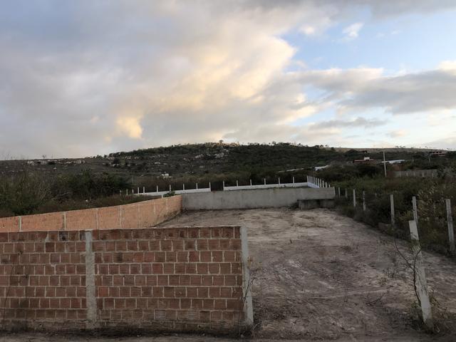 Terreno murado e com cisterna em Gravatá