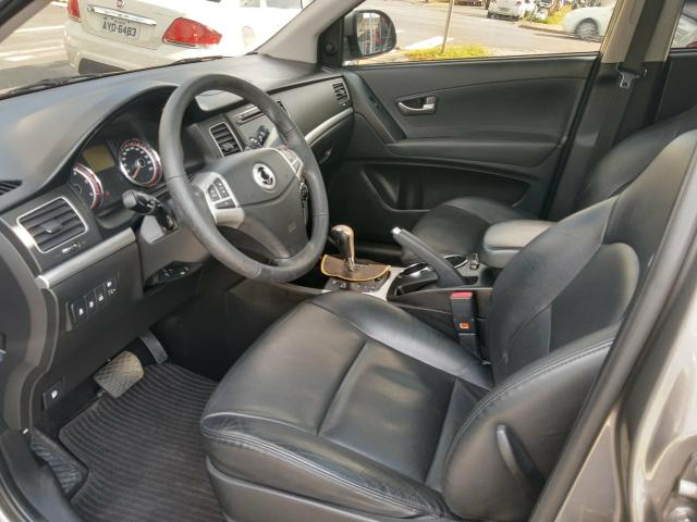 Korando 2.0 diesel aut 4x4 com teto - Foto 6