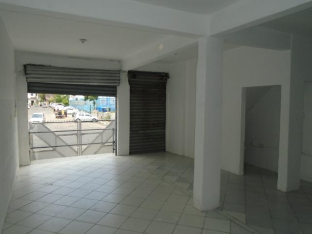 Loja com Área de 150 m² e 2 Garagens para Aluguel no Caminho de Areia (566945) - Foto 15