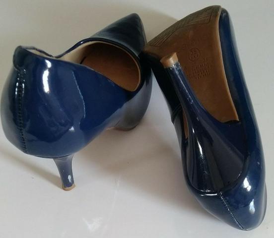 scarpin beira rio azul