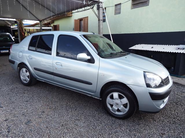 Clio sedan Privilege 1.0 completo ano 2005