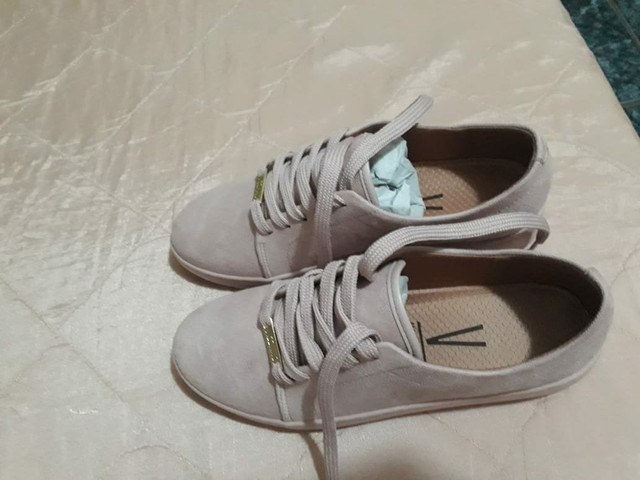 roupa com tenis rosa