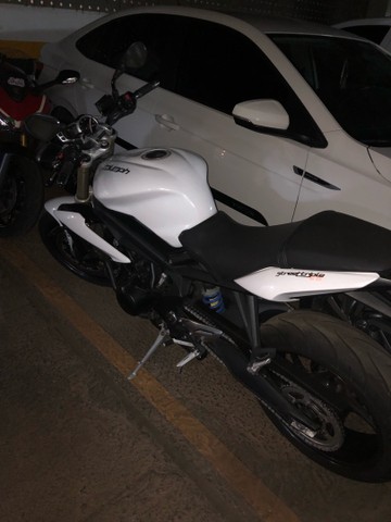 TRIUMPH 675 STREET TRIPLE