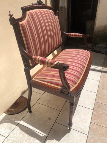 Conj Sofá E Poltronas Estilo Império Finamente Estofadas em Peroba do Campo - Foto 3