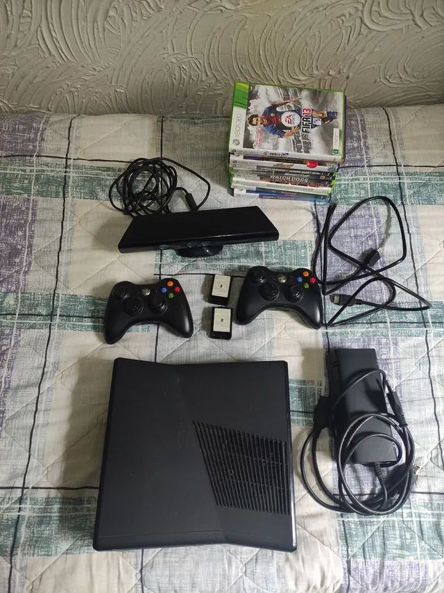 Xbox 360 bloqueado original + 2 controles + Kinect + jogos - Videogames -  Xaxim, Curitiba 1256068413