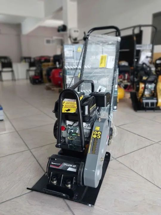 Placa vibratória 60kg a gasolina Profissional Toyama (Loja/Nova) - Foto 4