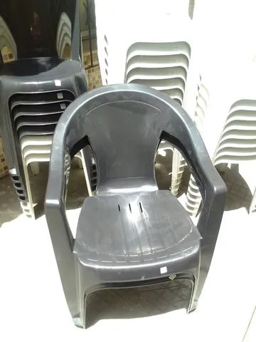 Cadeira plástica com braço - Preta (Linha premium - 182KG)