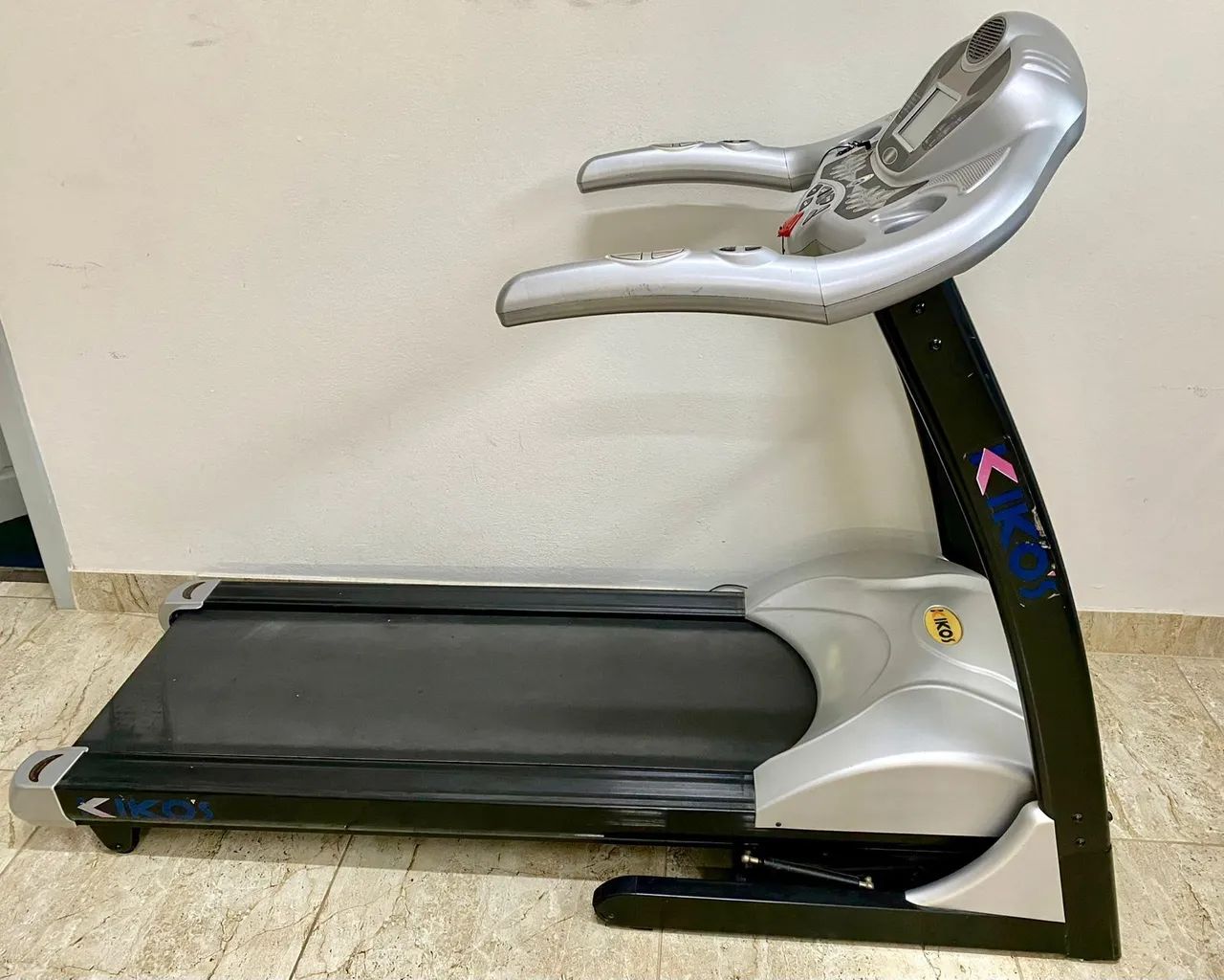Esteira Kikos TS5202 - Ótima para seus treinos!