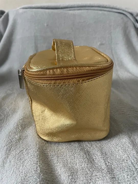 Frasqueira/necessaire dourada shiseido original - Foto 3