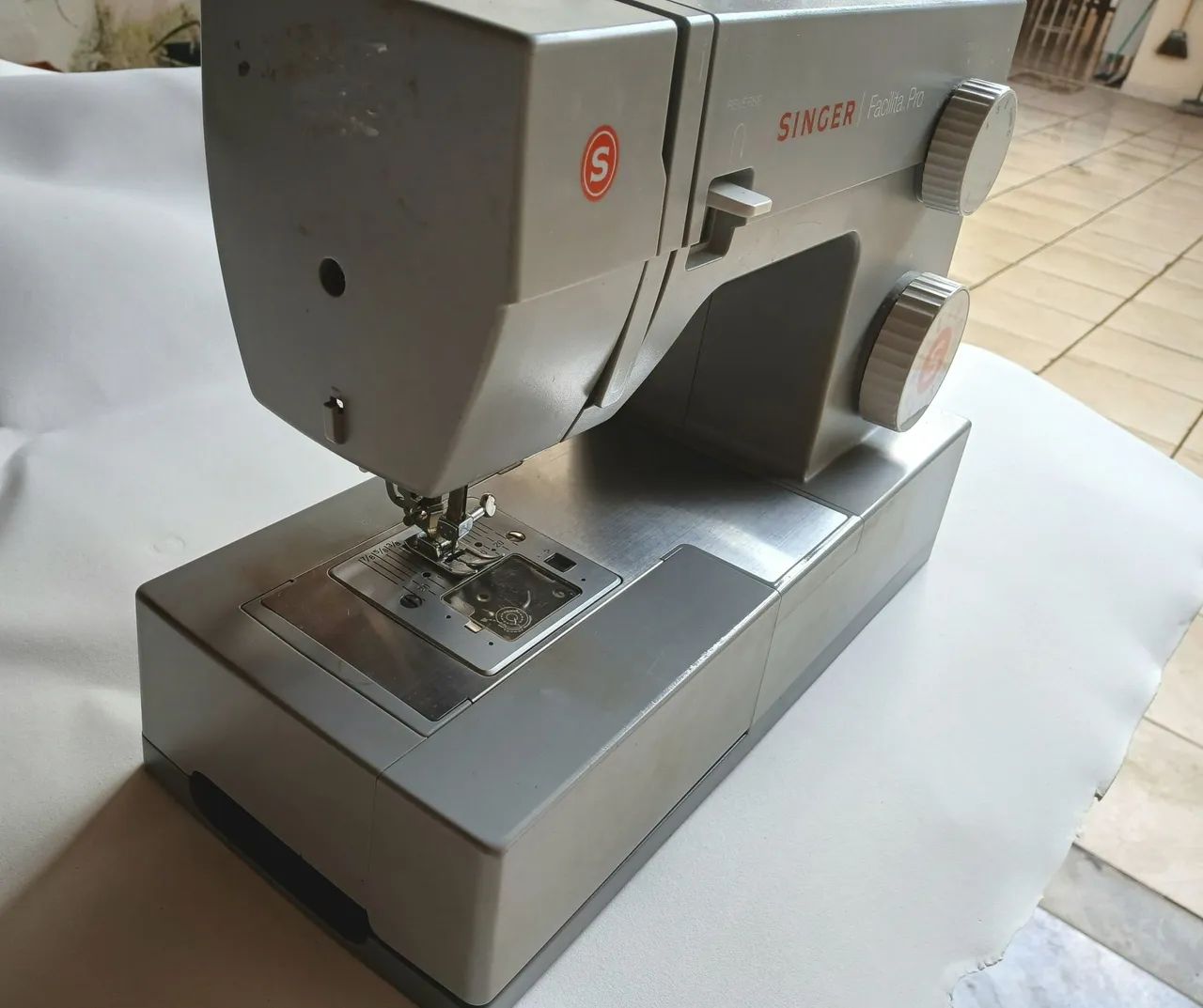 Máquina de Costura Singer Facilita Pro 4432 - Foto 4