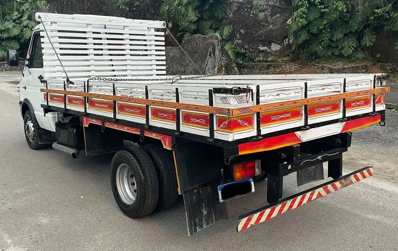 Iveco 6012 carroceria 4 toneladas biturbo eixo duplo - Foto 4