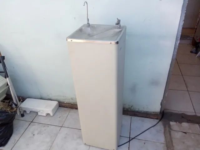 Bebedouro de coluna\purificador usado conservado,127v  funcionado perfeito