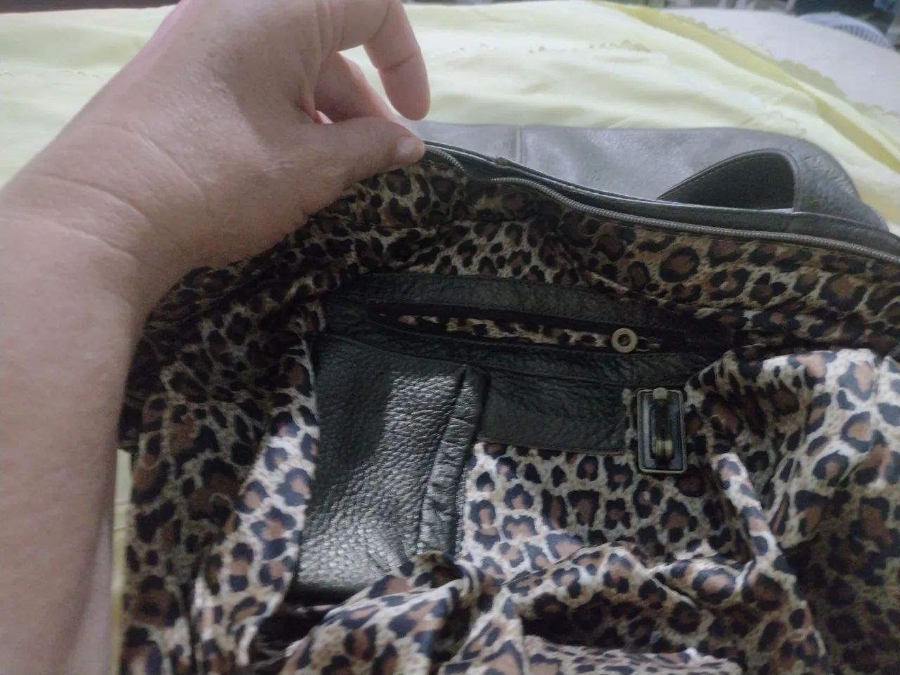 Bolsa de Ombro em Couro meio verdiada - Foto 4