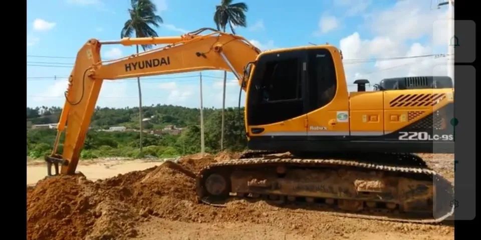 Escavadeira Hyundai R 220 Lc 9s 2018  financiado