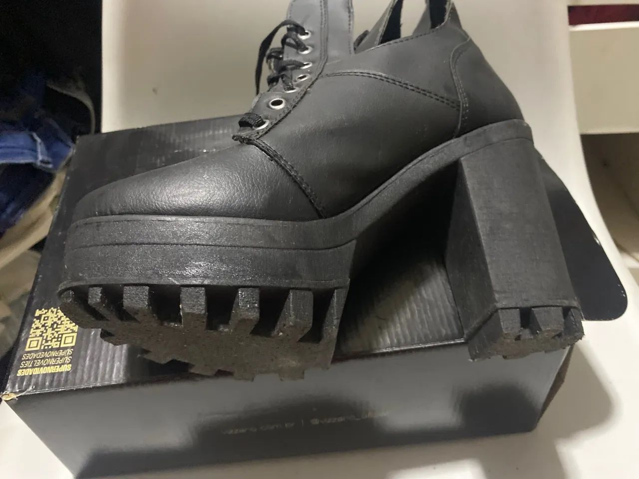 Bota Feminina Preta de Salto Grosso - Foto 2