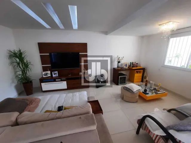 Casa em condomínio-Anil-Jacarepaguá-excelente - varandas - piscina -salão em 3 ambientes - - Foto 5