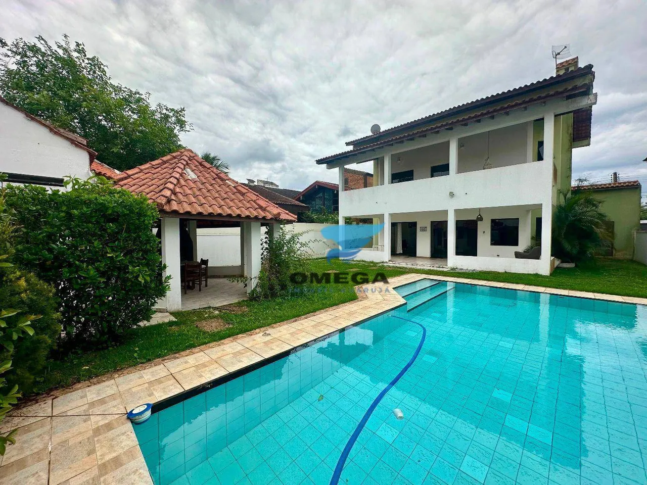Casa à venda em Condomínio Jardim Acapulco no Guarujá | Omega Imóveis
