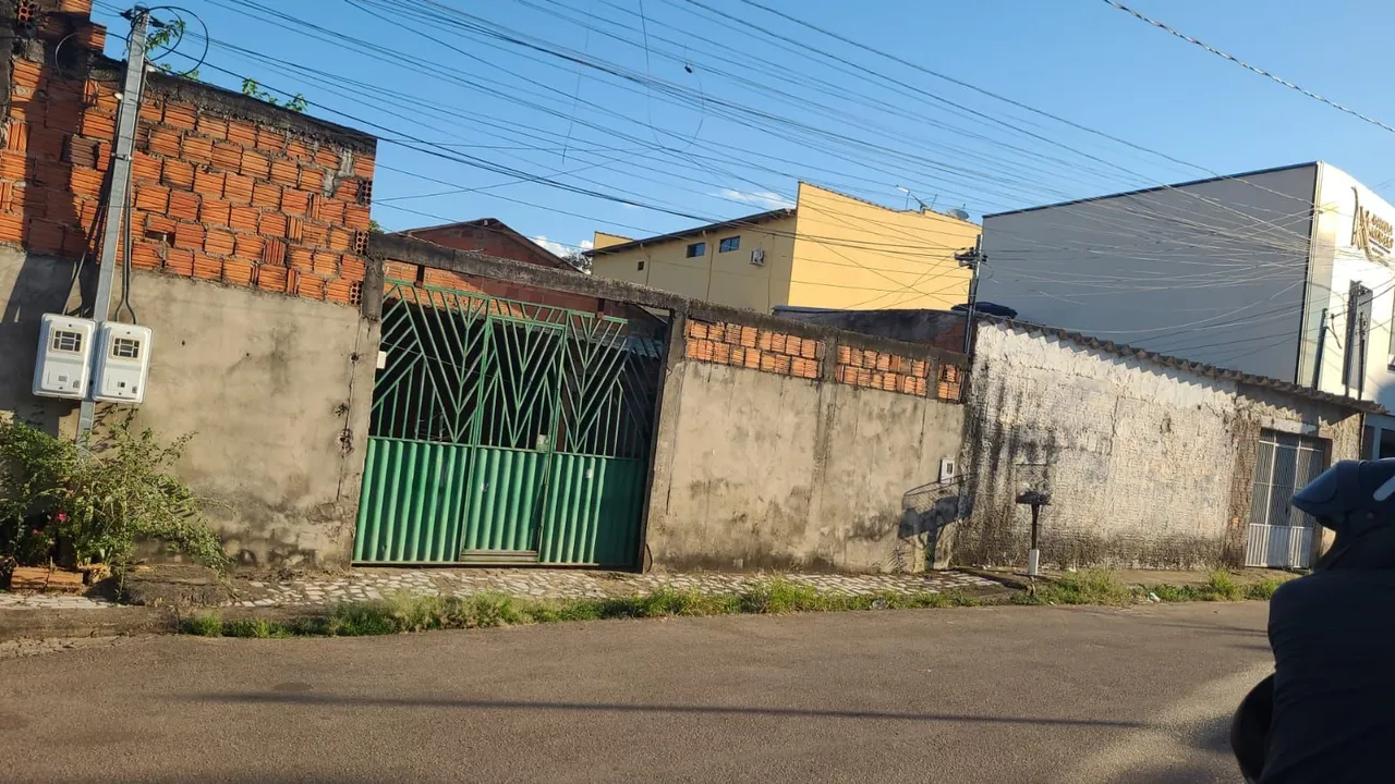Casa próximo a faculdade meta