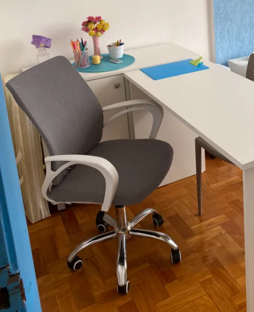 Cadeira de Escritório Ergonômica - Conforto e Design