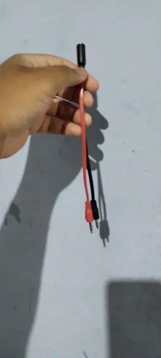 Cabo adaptador de áudio P2 usado